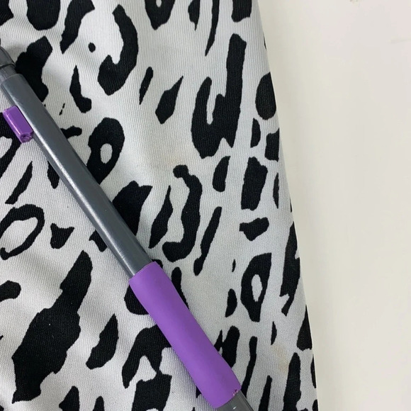 3/$15 Business casual cheetah black white cowl neck sleeveless halter sz medium - Picture 13 of 15